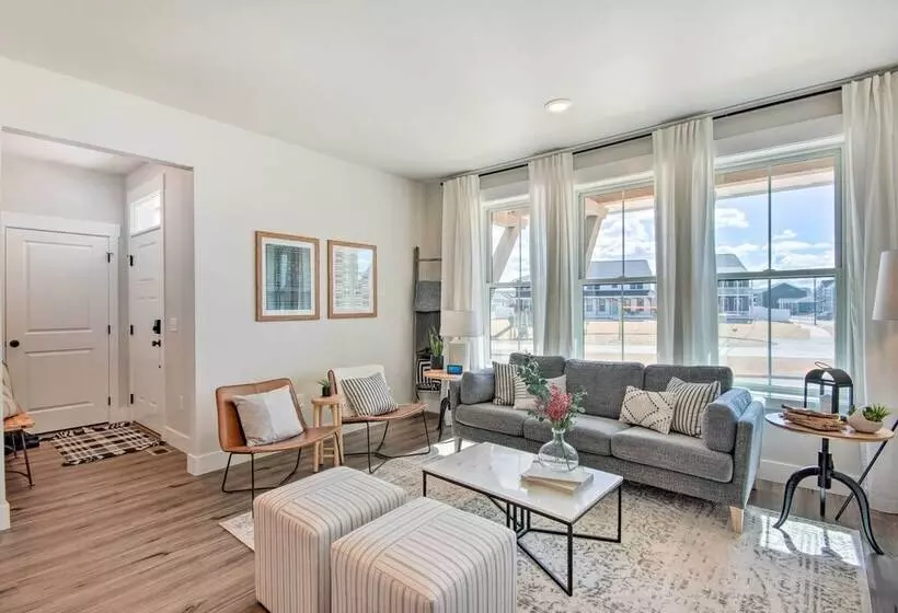 Cozy Montana Retreat W/ Patio & Fire Pit!