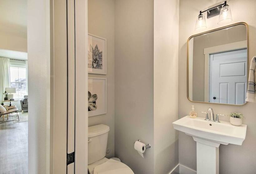 Cozy Montana Retreat W/ Patio & Fire Pit!