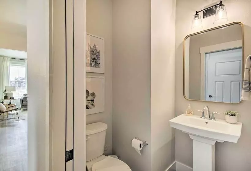 Cozy Montana Retreat W/ Patio & Fire Pit!