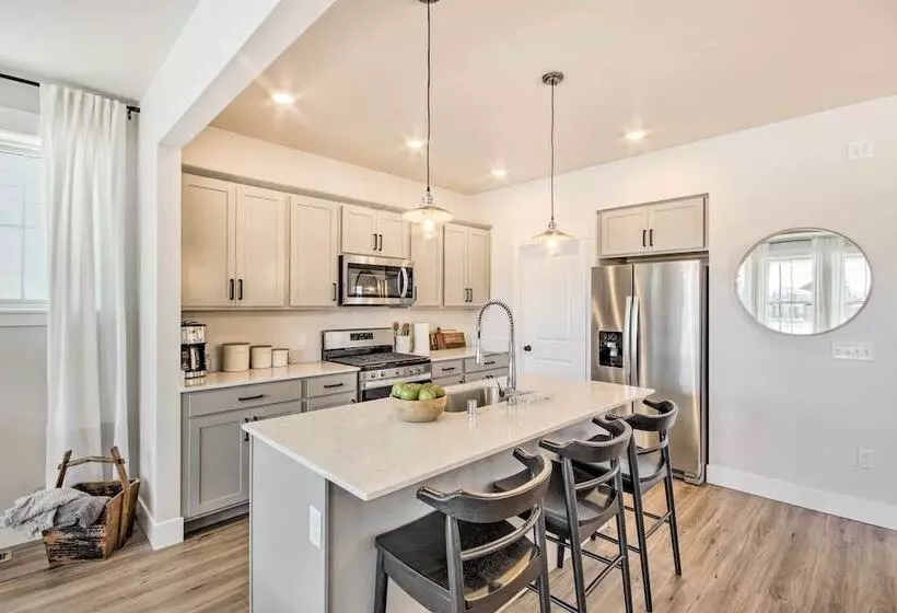 Cozy Montana Retreat W/ Patio & Fire Pit!