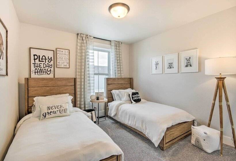 Cozy Montana Retreat W/ Patio & Fire Pit!