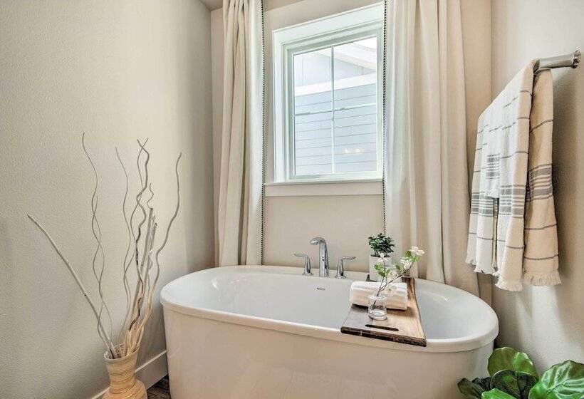 Cozy Montana Retreat W/ Patio & Fire Pit!