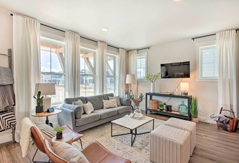 Cozy Montana Retreat W/ Patio & Fire Pit!