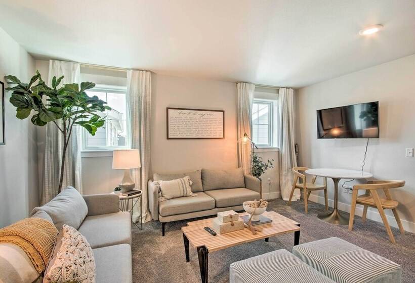 Cozy Montana Retreat W/ Patio & Fire Pit!