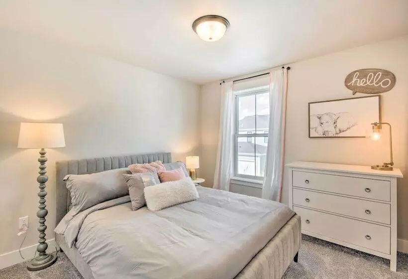 Cozy Montana Retreat W/ Patio & Fire Pit!