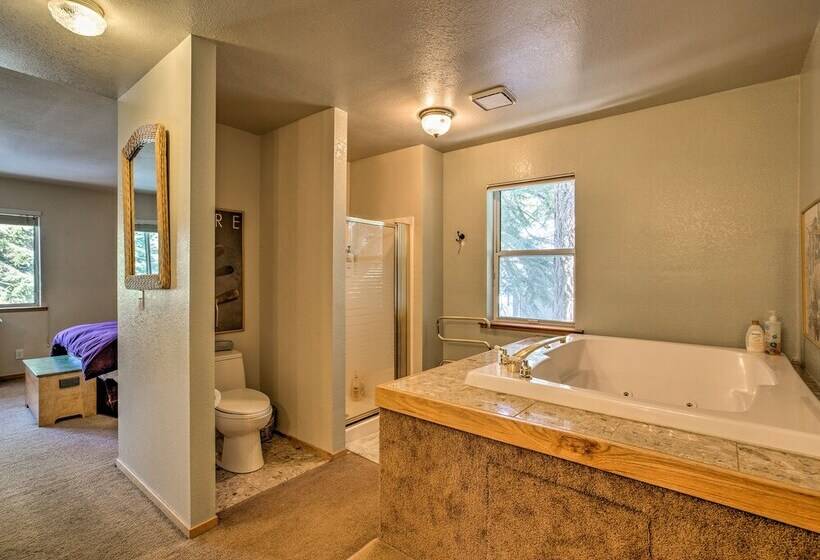 Cabin < 2 Mi To Tahoe Donner Downhill Ski Resort