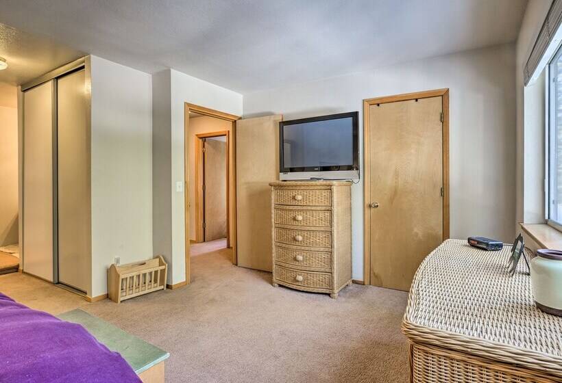 Cabin < 2 Mi To Tahoe Donner Downhill Ski Resort