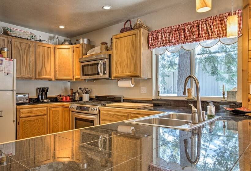 Cabin < 2 Mi To Tahoe Donner Downhill Ski Resort