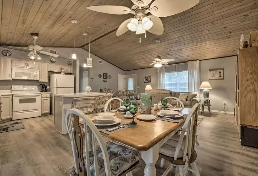 Crystal River Home W/ Dock, 1 Mile To Boat Launch