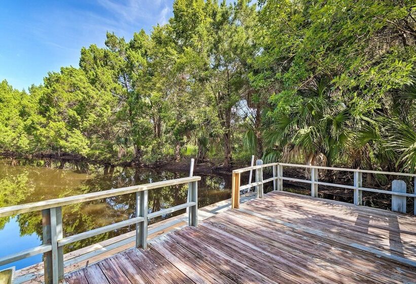 Crystal River Home W/ Dock, 1 Mile To Boat Launch