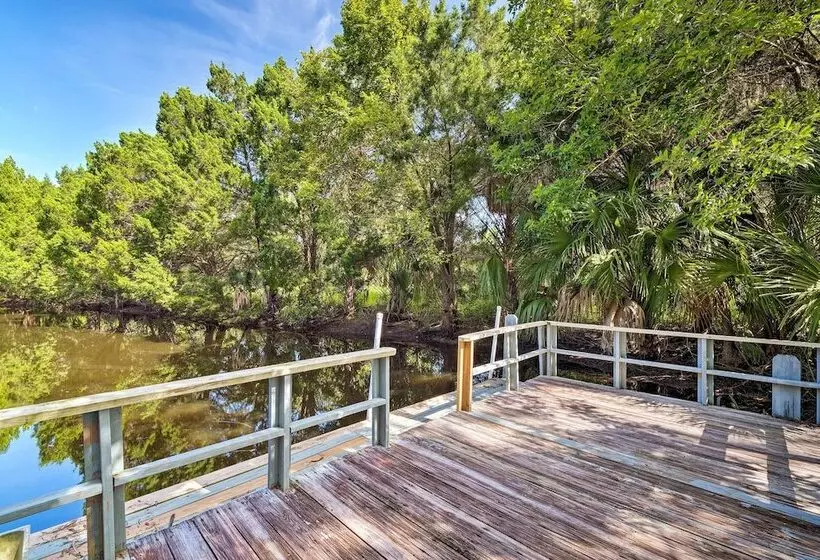 Crystal River Home W/ Dock, 1 Mile To Boat Launch