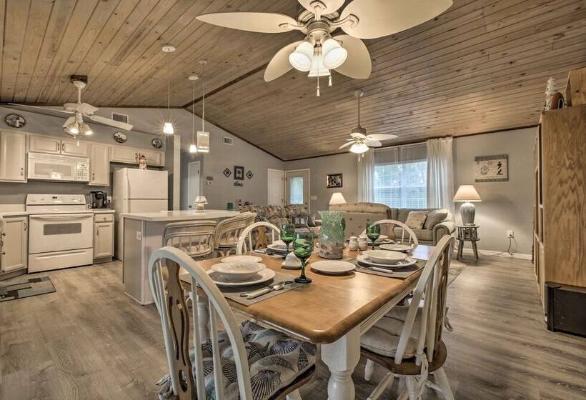 Crystal River Home W/ Dock, 1 Mile To Boat Launch