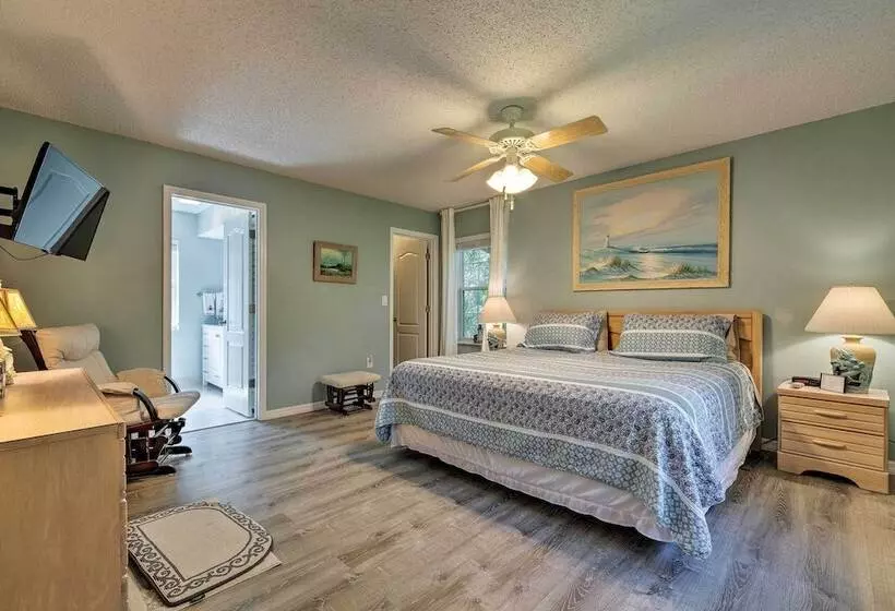 Crystal River Home W/ Dock, 1 Mile To Boat Launch