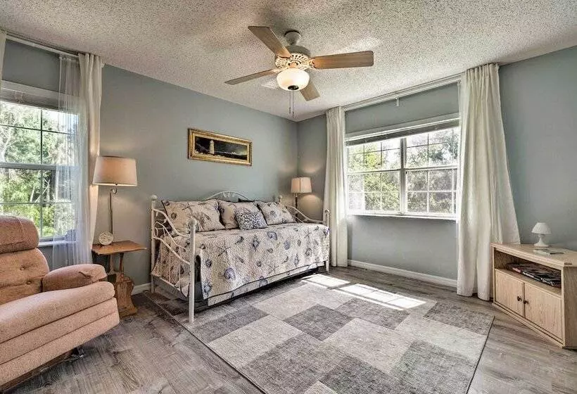 Crystal River Home W/ Dock, 1 Mile To Boat Launch