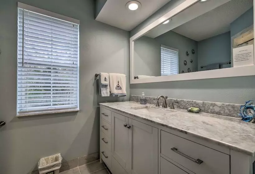 Crystal River Home W/ Dock, 1 Mile To Boat Launch