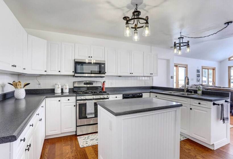 Centennial Home W/ Game Room, 11 Mi To Downtown!