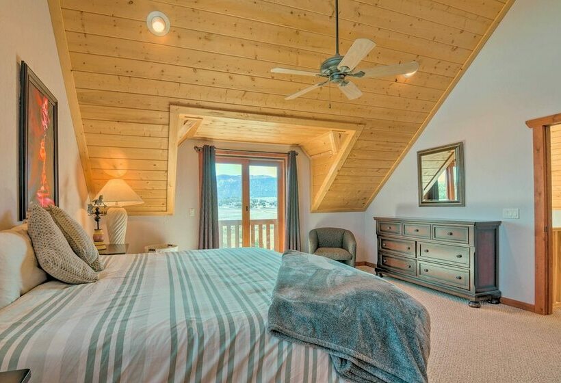 Elegant Retreat W/ Stunning Views & Hot Tub!