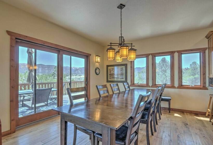 Elegant Retreat W/ Stunning Views & Hot Tub!