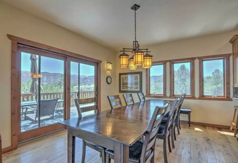 Elegant Retreat W/ Stunning Views & Hot Tub!