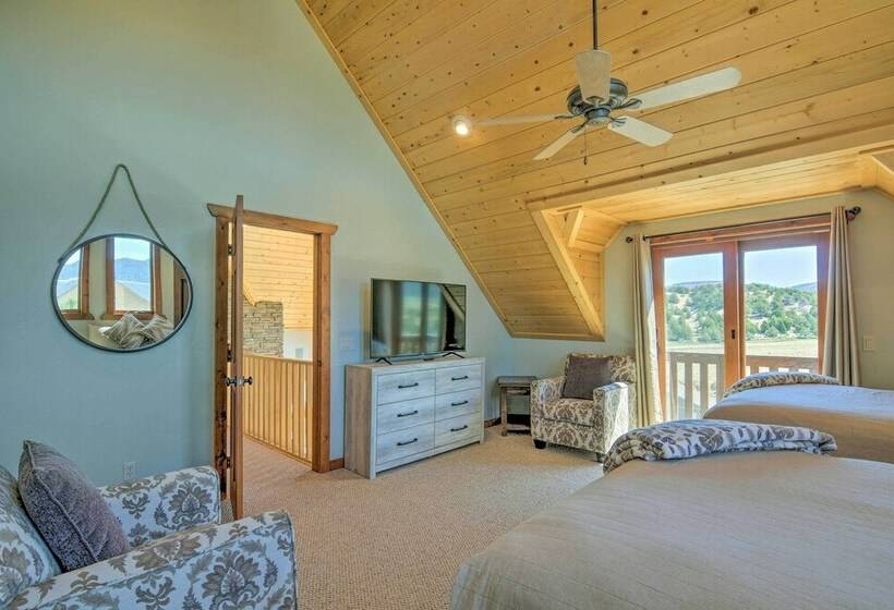 Elegant Retreat W/ Stunning Views & Hot Tub!