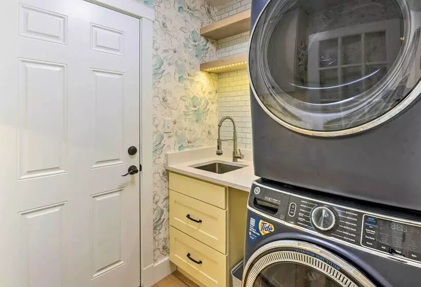 Emerald Coast Vacation Rental: 1 Mi To Beach