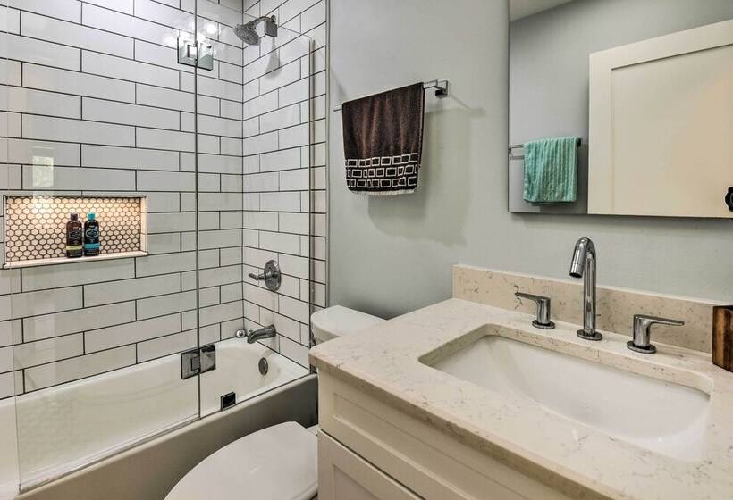 Emerald Coast Vacation Rental: 1 Mi To Beach