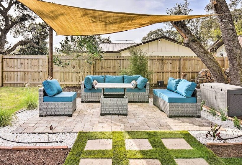 Emerald Coast Vacation Rental: 1 Mi To Beach