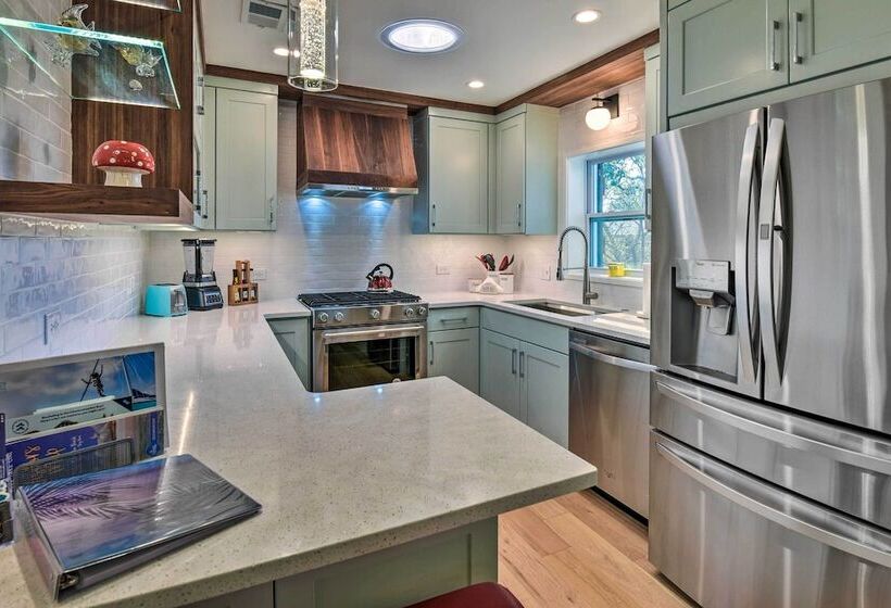 Emerald Coast Vacation Rental: 1 Mi To Beach