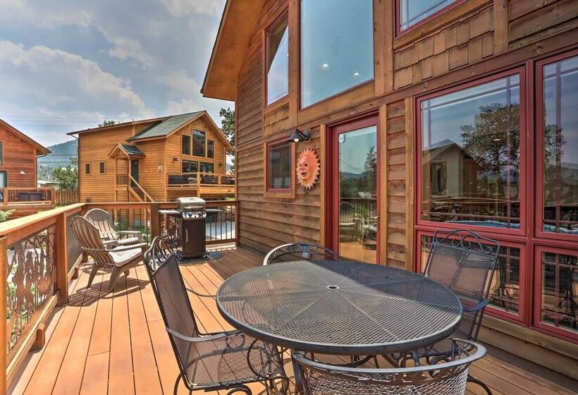 Updated & Spacious Lodge In Heart Of Estes Park!
