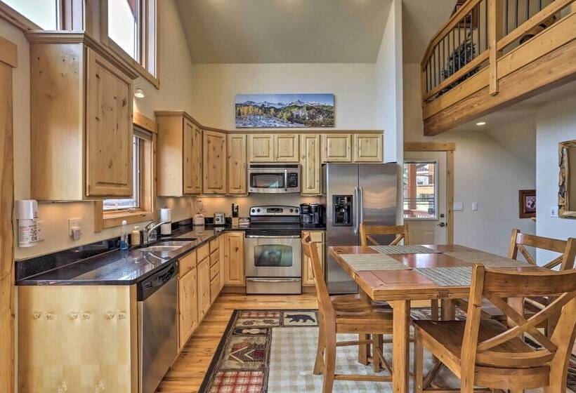 Updated & Spacious Lodge In Heart Of Estes Park!
