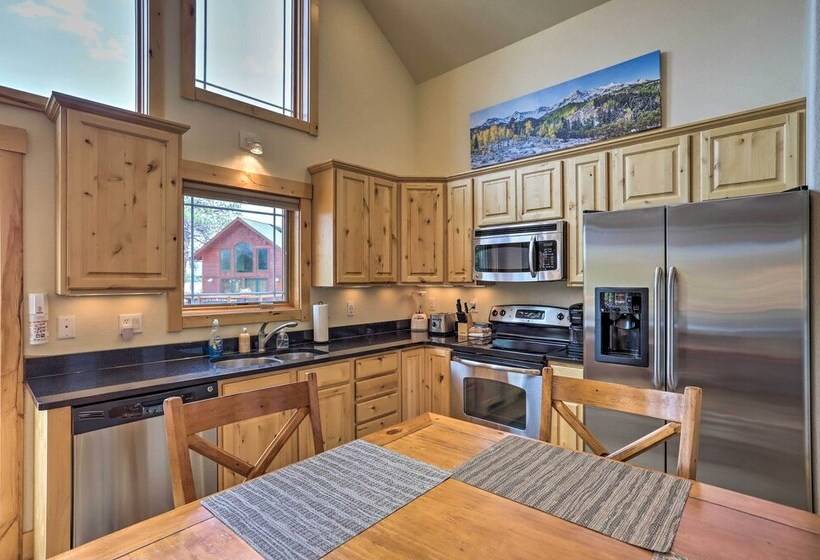 Updated & Spacious Lodge In Heart Of Estes Park!