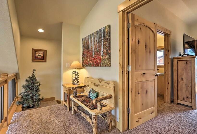 Updated & Spacious Lodge In Heart Of Estes Park!
