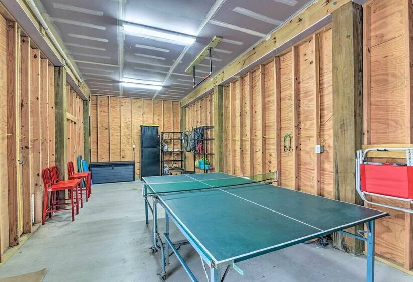 Walk To Beach: Family Friendly Galveston Home!