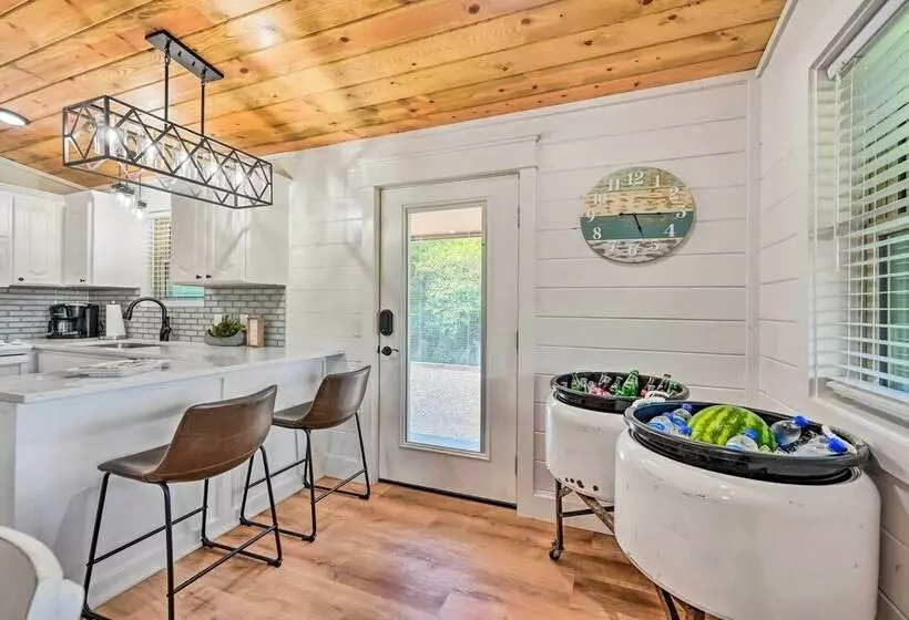 Broken Bow Retreat W/ Large Yard + Fire Pit!