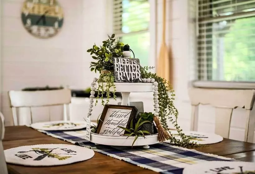 Broken Bow Retreat W/ Large Yard + Fire Pit!