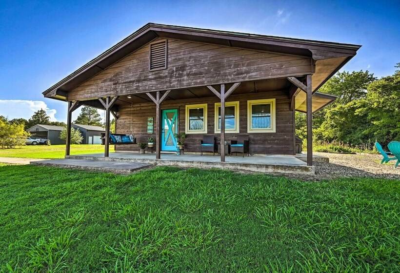 Broken Bow Retreat W/ Large Yard + Fire Pit!