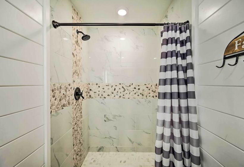 Broken Bow Retreat W/ Large Yard + Fire Pit!