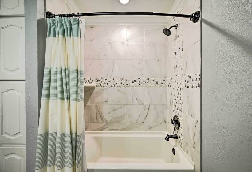 Broken Bow Retreat W/ Large Yard + Fire Pit!