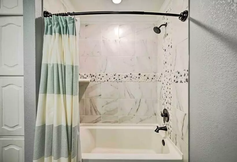 Broken Bow Retreat W/ Large Yard + Fire Pit!