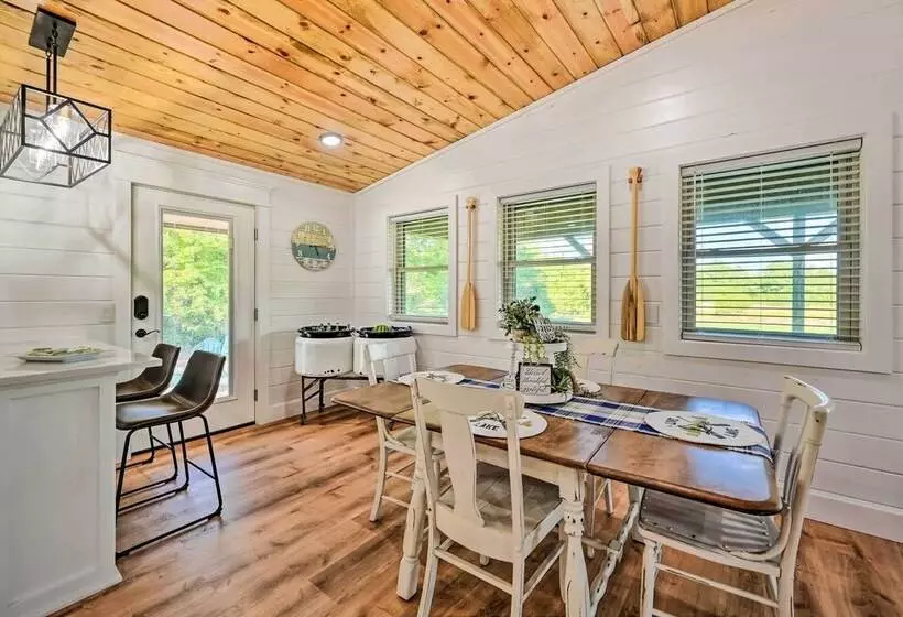 Broken Bow Retreat W/ Large Yard + Fire Pit!