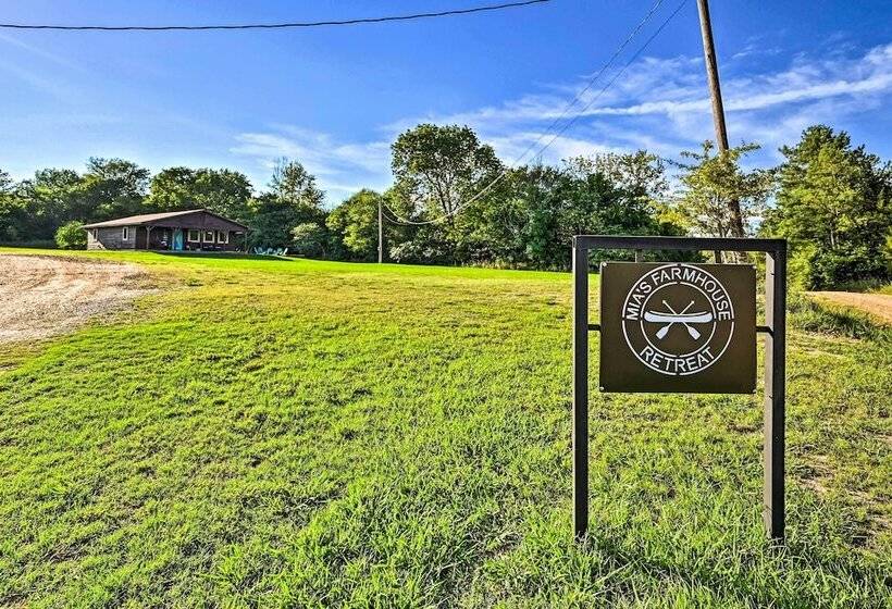 Broken Bow Retreat W/ Large Yard + Fire Pit!