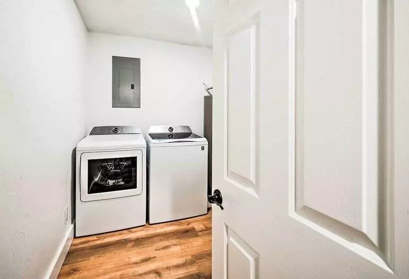 Broken Bow Retreat W/ Large Yard + Fire Pit!