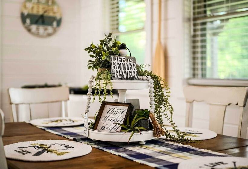 Broken Bow Retreat W/ Large Yard + Fire Pit!