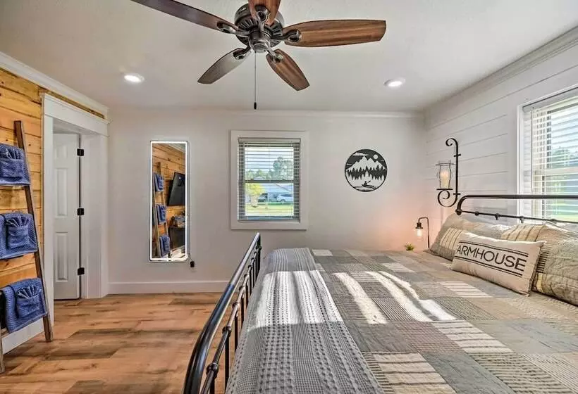 Broken Bow Retreat W/ Large Yard + Fire Pit!