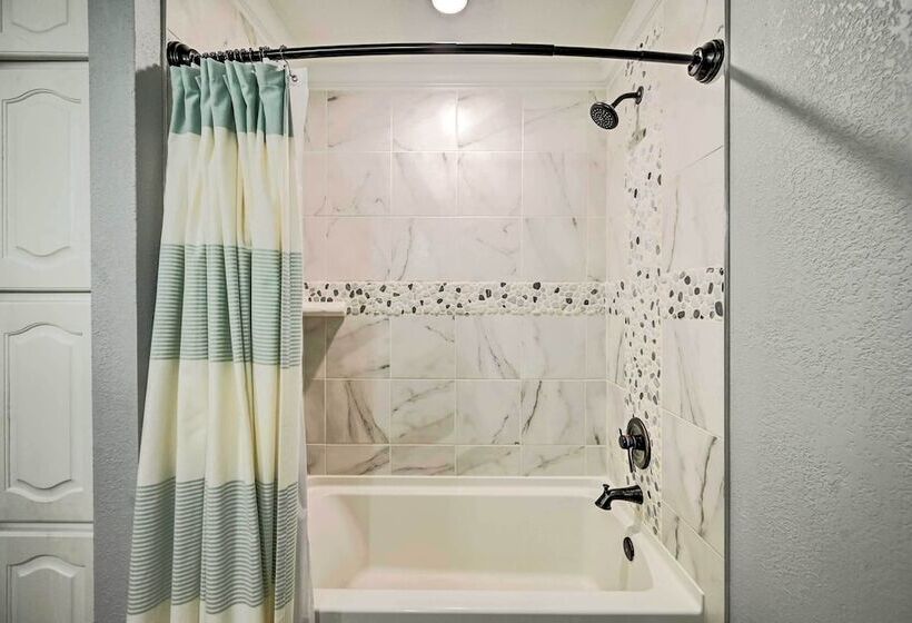 Broken Bow Retreat W/ Large Yard + Fire Pit!