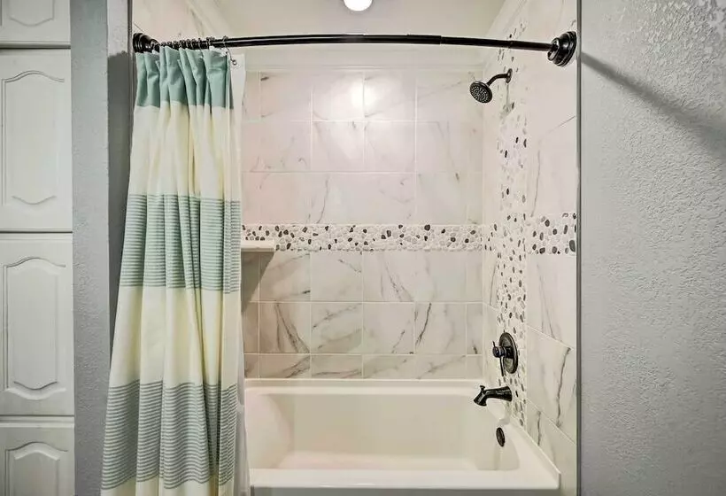 Broken Bow Retreat W/ Large Yard + Fire Pit!