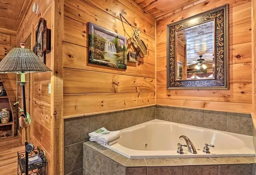 Grand Lodge W/ Hot Tub ~ 12 Mi To Gatlinburg!