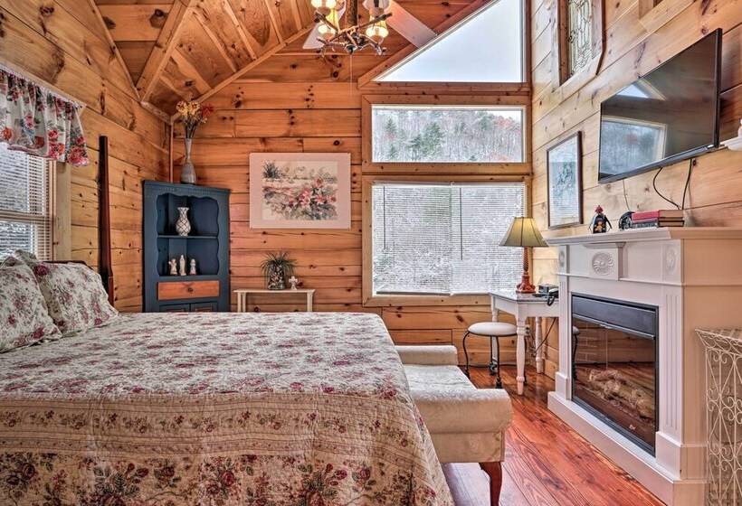 Grand Lodge W/ Hot Tub ~ 12 Mi To Gatlinburg!