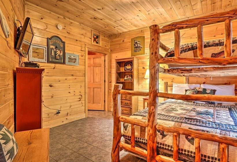 Grand Lodge W/ Hot Tub ~ 12 Mi To Gatlinburg!