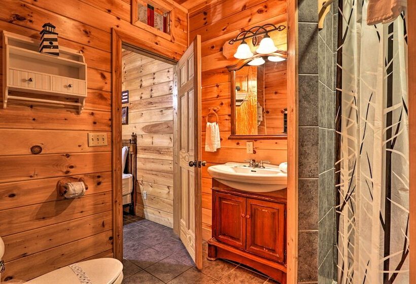 Grand Lodge W/ Hot Tub ~ 12 Mi To Gatlinburg!